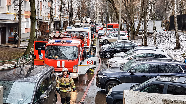 В Мосгордуме разработают законопроект о штрафах за парковку на площадках для пожарной техники во дворах