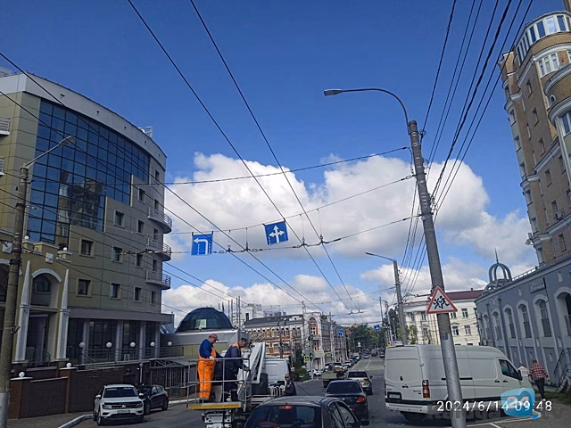 Дорожные знаки на перекрестке в центре Калуги поменяли местами