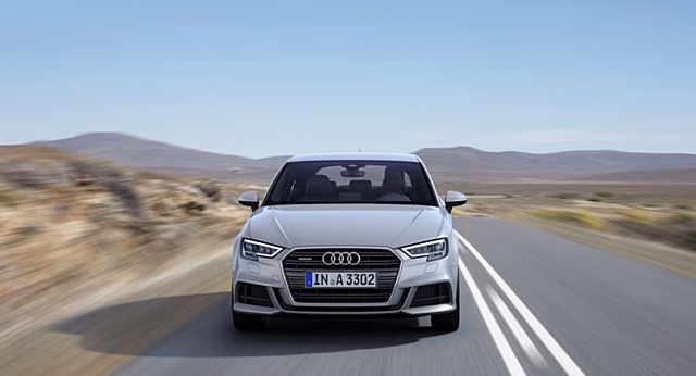 Показан высокотехнологичный интерьер кроссовера Audi Q6 E-Tron 2025 года