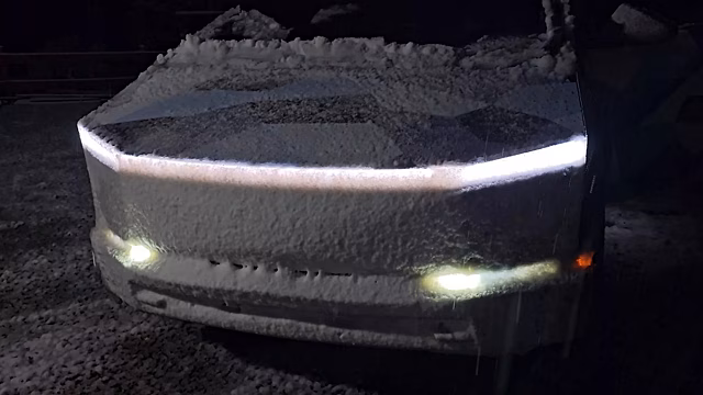 Владельцы Tesla Cybertruck столкнулись с новой проблемой: в этот раз связанной с фарами