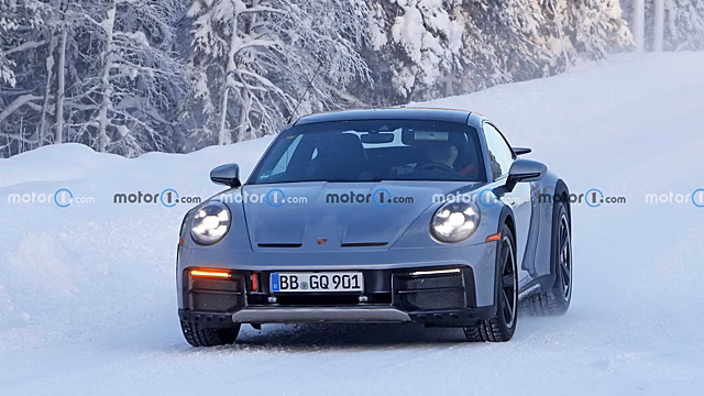 В Сети показали фотографии раллийного Porsche 911 Dakar