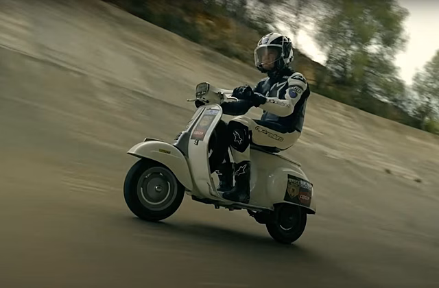 45-летний скутер Vespa установил мировой рекорд Гиннеса