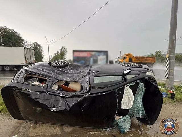 Два человека пострадали во время аварии с фурой на костромской трассе