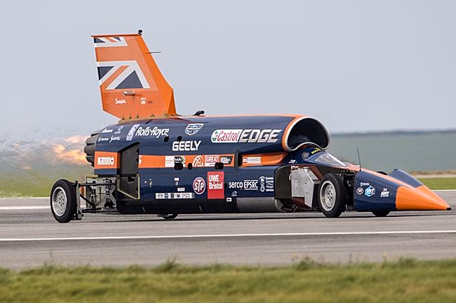 Новые испытания сверхзвукового автомобиля Bloodhound SSC начнутся осенью 2018 года в ЮАР