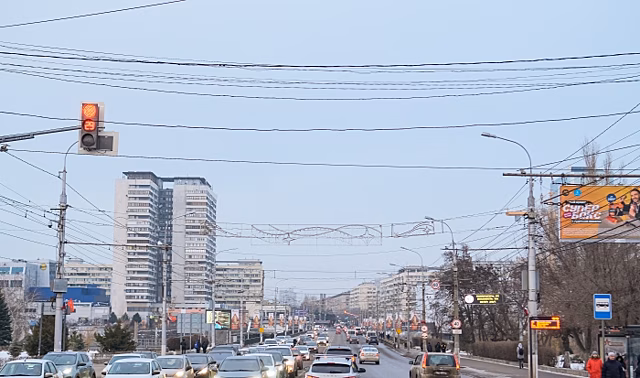 Автомобильные пробки сковали центр и западную часть Волгограда