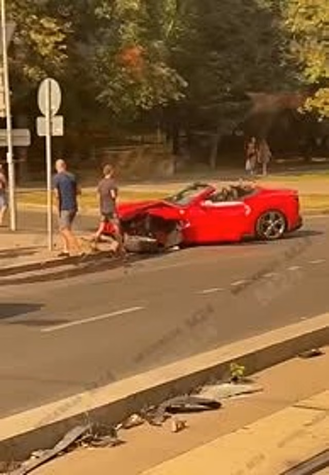 Появилось видео с места аварии Ferrari и Lexus в Москве