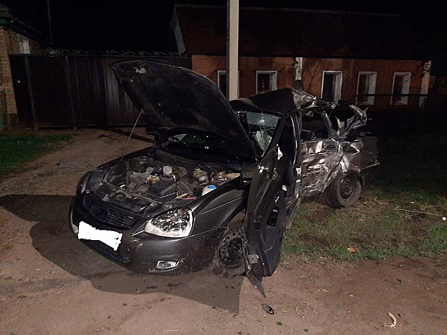 В Сорочинске 19-летний водитель автомобиля не справился с управлением и въехал в дерево