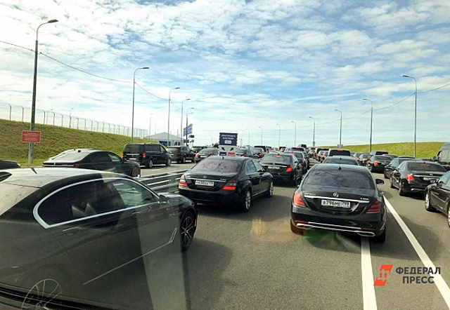 После массового ДТП на КАД в Петербурге образовалась огромная пробка