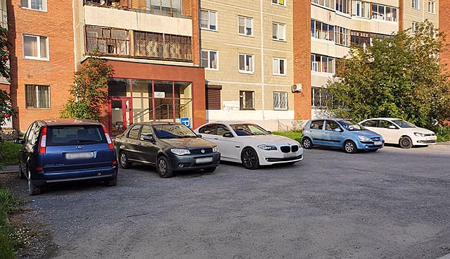 Автоэксперт оценил появление платных парковок в Подмосковье