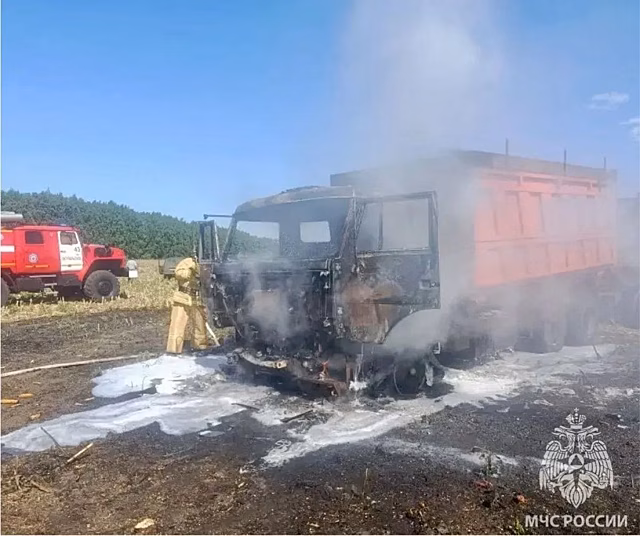 В Липецкой области сгорел "КамАЗ" с 40 тоннами кукурузы