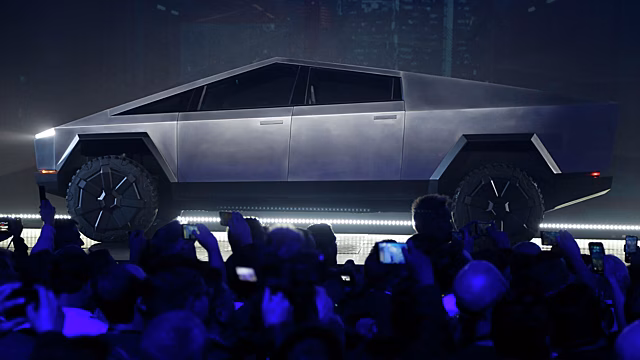 20 электропикапов Tesla добрались до России без официальных каналов