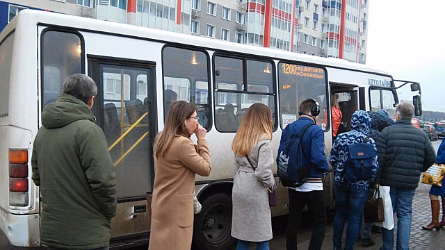 Транспортные карты и валидаторы. Андрей Воробьев поручил разобраться с проблемой очередей на транспорт в Путилкове