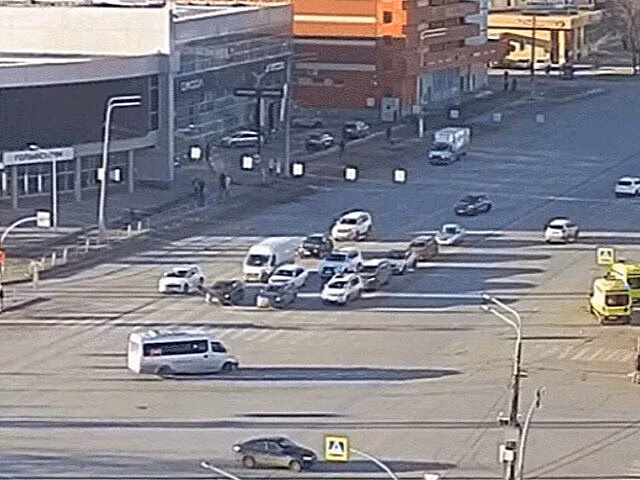 Водитель наехал на людей на пешеходном переходе в Челябинске