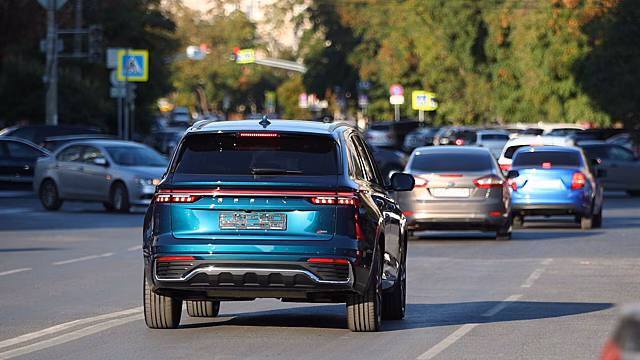Продажи новых автомобилей юрлицам в России резко упали по итогам 2025 года