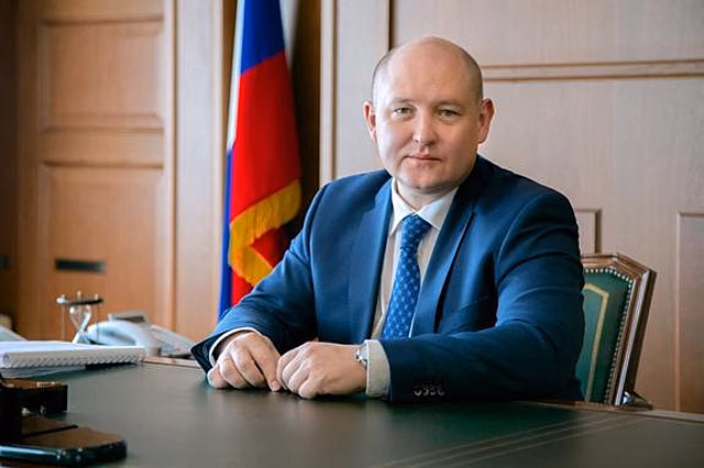 Глава Севастополя отменил закупку 200 швейцарских часов и ручек с символикой правительства