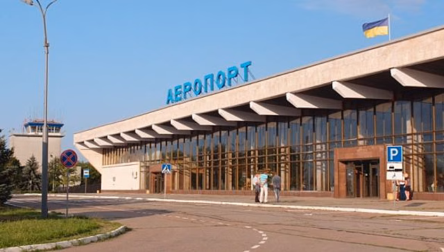 Avia.pro: на аэродроме в Чернобаевке выявлены странные следы, похожие на воронки от ударов