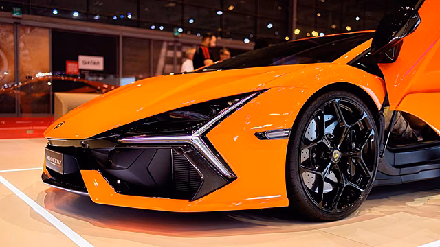 Lamborghini готовит экстремальную версию Revuelto SV