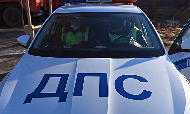 В Белгороде машина скорой помощи столкнулась с легковушкой и перевернулась