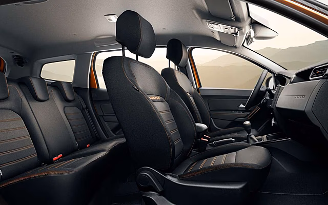 В РФ привезли новые кроссоверы Renault Duster