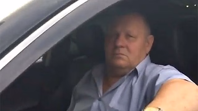 Видео: в Новосибирске водитель зампрокурора сообщил, что для него ПДД нет