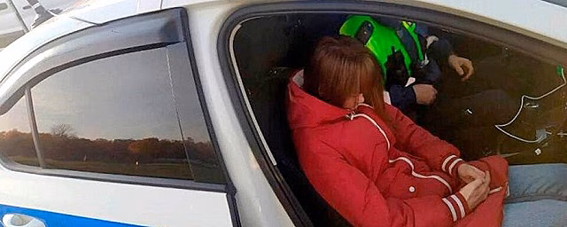 В Чебоксарах женщина с ножом набросилась на водителя автобуса, ранив его в шею
