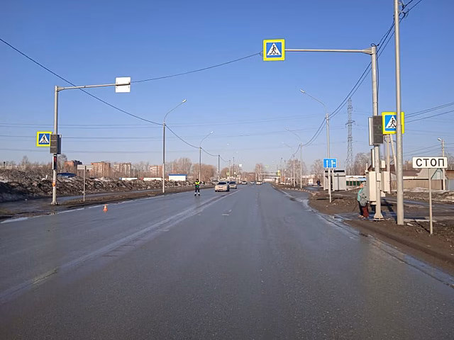 Женщину с маленьким ребенком сбили на пешеходном переходе в Кировском районе Новосибирска