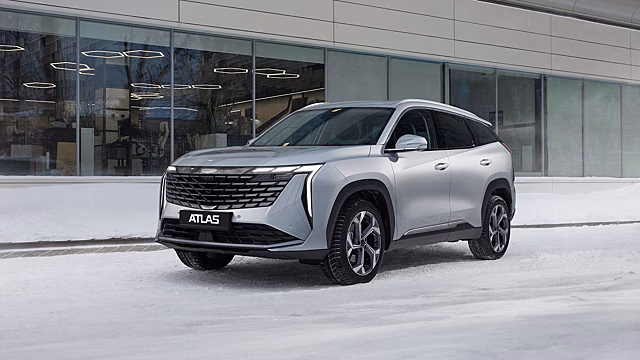 Переднеприводный Geely Atlas вернулся в Россию с новым мотором