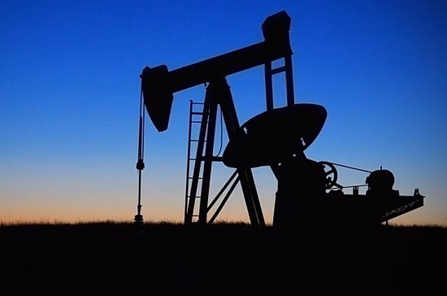 Центробанк повысил прогноз по цене на нефть в 2019 году до 60 долларов за баррель