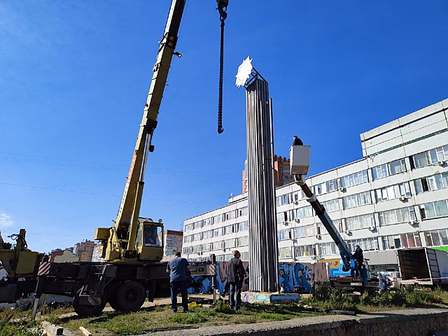 В Новосибирске демонтированную стелу к 45-летию Победы вернут на прежнее место