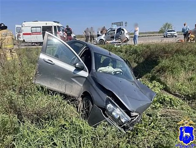 Женщина на Daewoo Matiz столкнула в кювет Lada Vesta