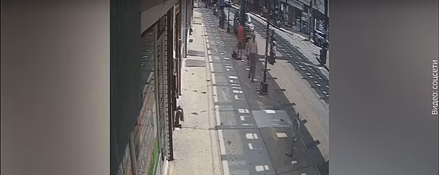 В Нью-Йорке мужчина на скутере застрелил прохожего и ранил троих