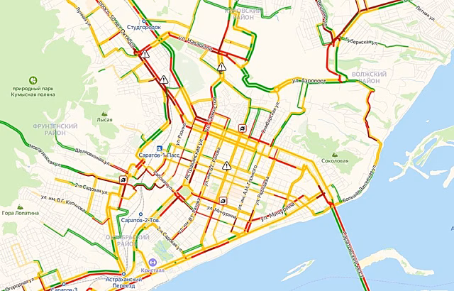 Уличное движение в Саратове полностью парализовано