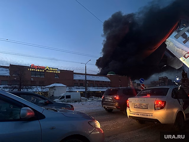 В Челябинске открыли для движения улицы, закрытые во время пожара на рынке