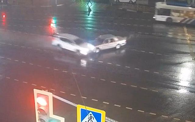 Опубликовано видео с места ДТП в центре Рязани