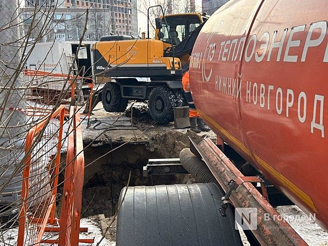Опубликованы фото с места прорыва трубы с кипятком на улице Пушкина