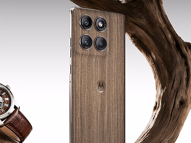 Созданный для Китая Motorola Edge 60 Pro с деревянной отделкой выбрался из страны