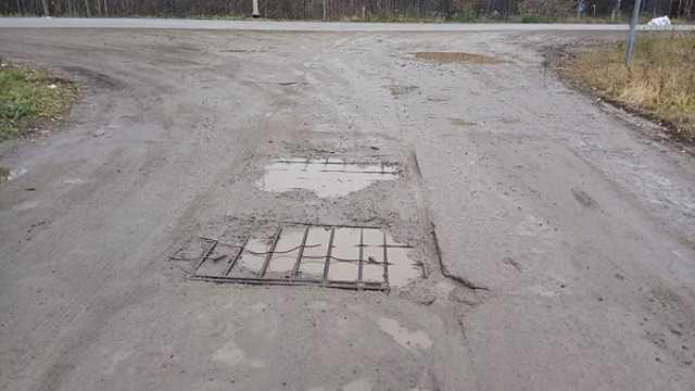 В кировском селе вновь под землю уходит дорога