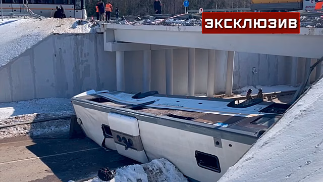 Смятый металл: «Звезда» показала кадры с места ДТП с автобусом в Подмосковье