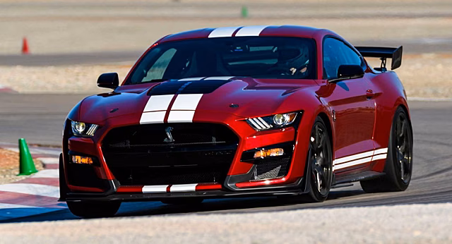 «Вживую» показали Mustang Shelby GT500 за $ 106 000