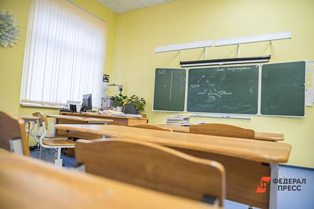 Получивший повестку учитель из Пскова вернулся в лицей