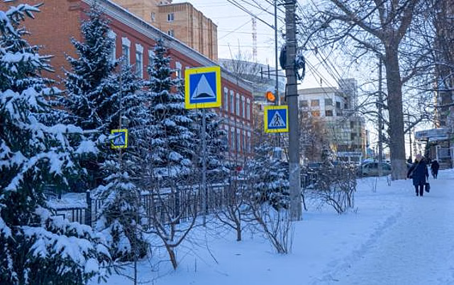 В Курске закупят спецтехнику для удаления льда с тротуаров за счёт областного бюджета