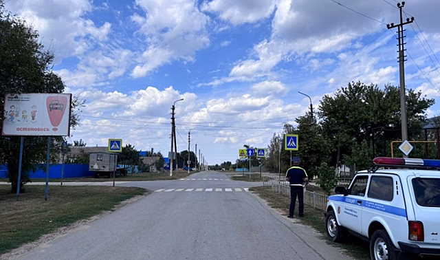 В Волгограде полиция проверила к началу учебного года состояние дорог около школ