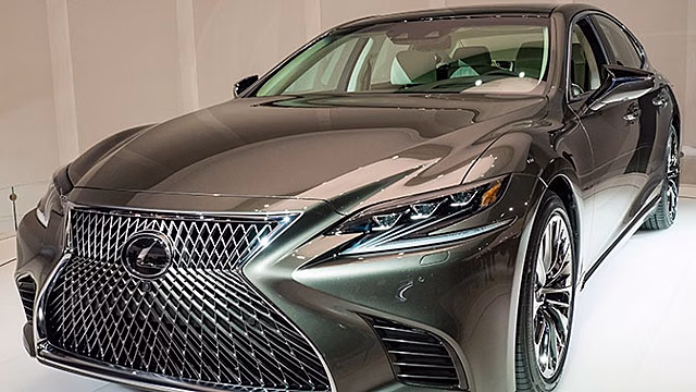 Toyota отзывает в России более 400 автомобилей Lexus из-за проблем с шинами