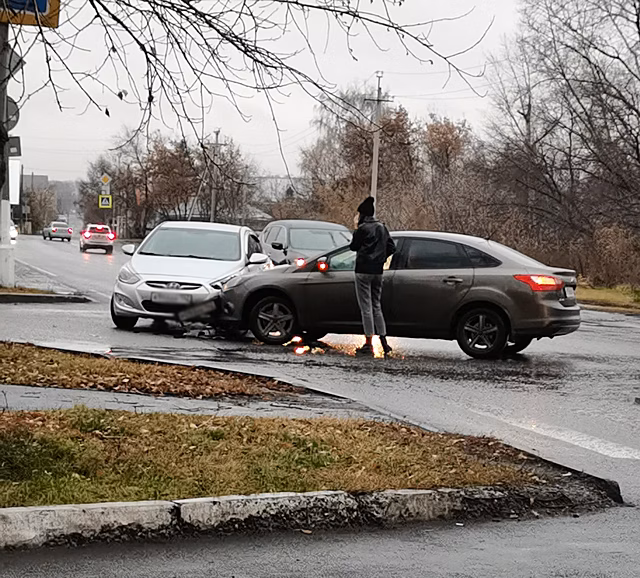 Автомобилистка в Кемерове попала в лобовое ДТП
