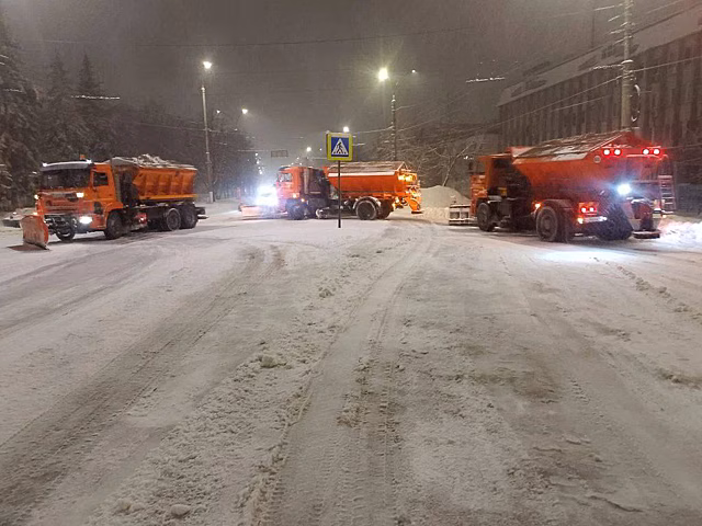 В Курске 69 единиц техники боролись с последствиями снегопада