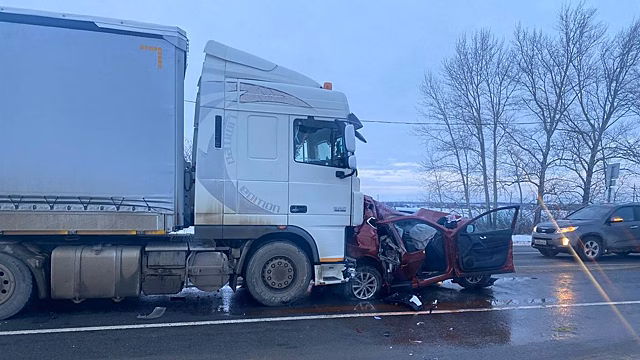 Установлена личность погибшего в ДТП с фурой и двумя легковушками под Рязанью