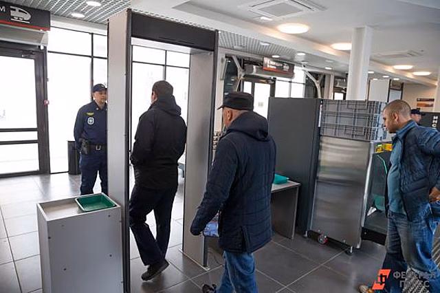 Начальника мурманского вокзала накажут за очереди из путешественников