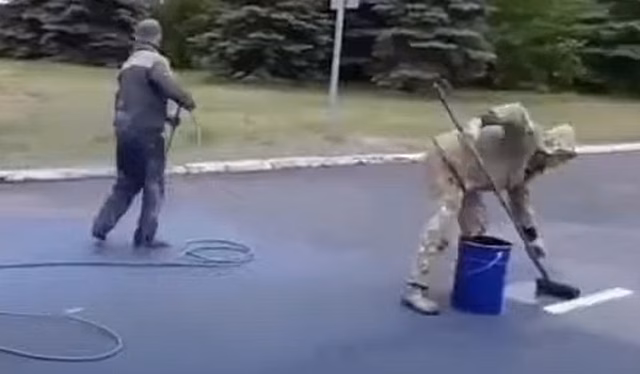 К приезду Мишустина в Татарстане решили покрасить асфальт