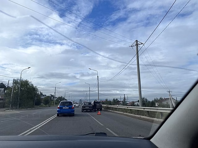 Две машины столкнулись на Карповском тракте