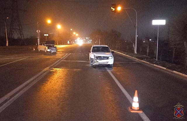 В ДТП под Волгоградом пострадала пассажирка автомобиля